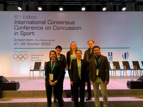 Dre Suzanne Leclerc, Géraldine Martens, , , Aïda Valevicius et Thomas Romeas (rangée du bas) de l’INS Québec à Amsterdam pour la conférence internationale du 6e Consensus sur les commotions cérébrales liées au sport