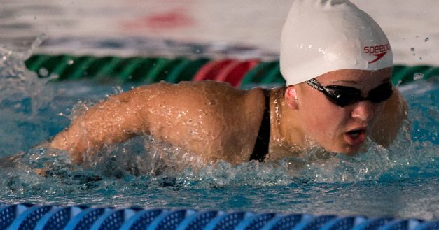 Danielle Kisser en action dans la piscine.