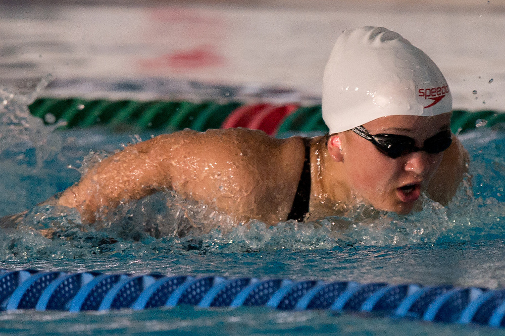 Danielle Kisser en action dans la piscine.