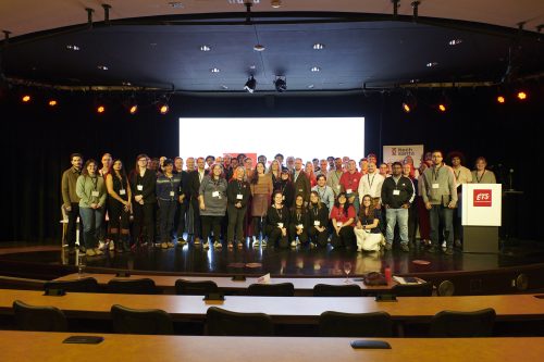 Photo de groupe de tous les partenaires